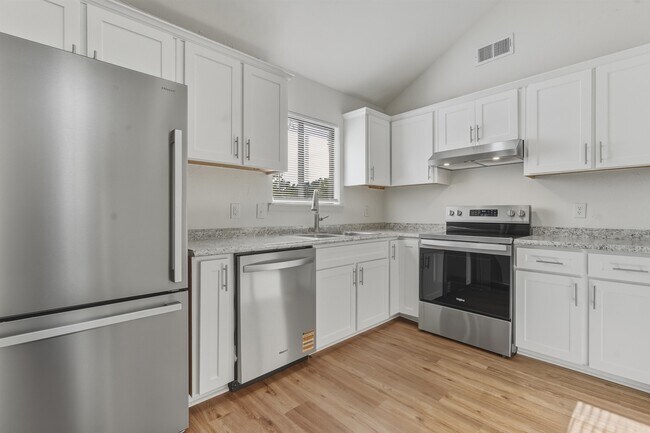 Building Photo - 2900 Woodrich Dr