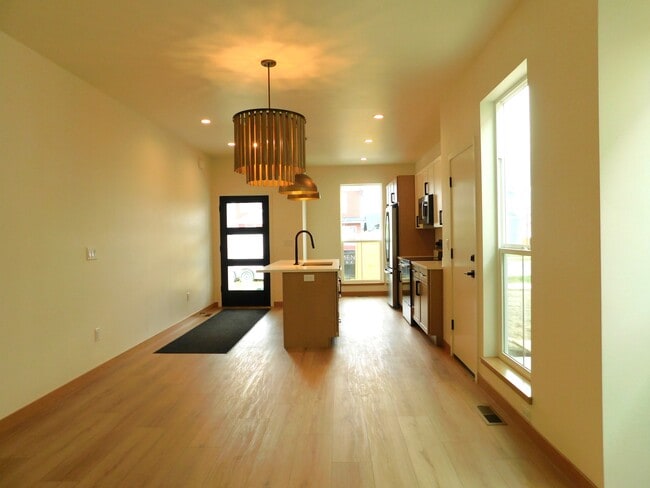Building Photo - 605 Holstein Wy