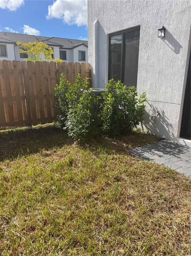 Building Photo - 34531 SW 191st Ave