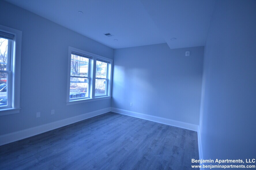 Building Photo - 128 Kenrick St