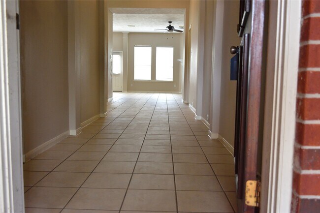Building Photo - 2705 Hewn Rock Way
