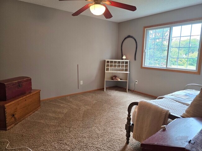 Building Photo - 9649 Peony Ln N