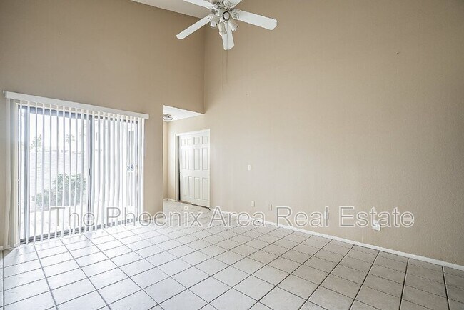 Building Photo - 850 S River Dr