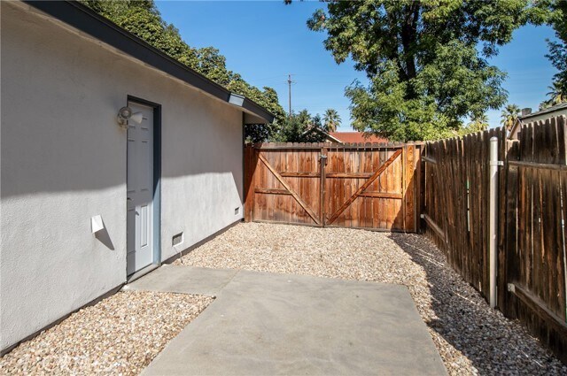 Building Photo - 25145 Daisy Ave