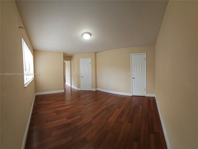 Building Photo - 3360 Pinewalk Dr N