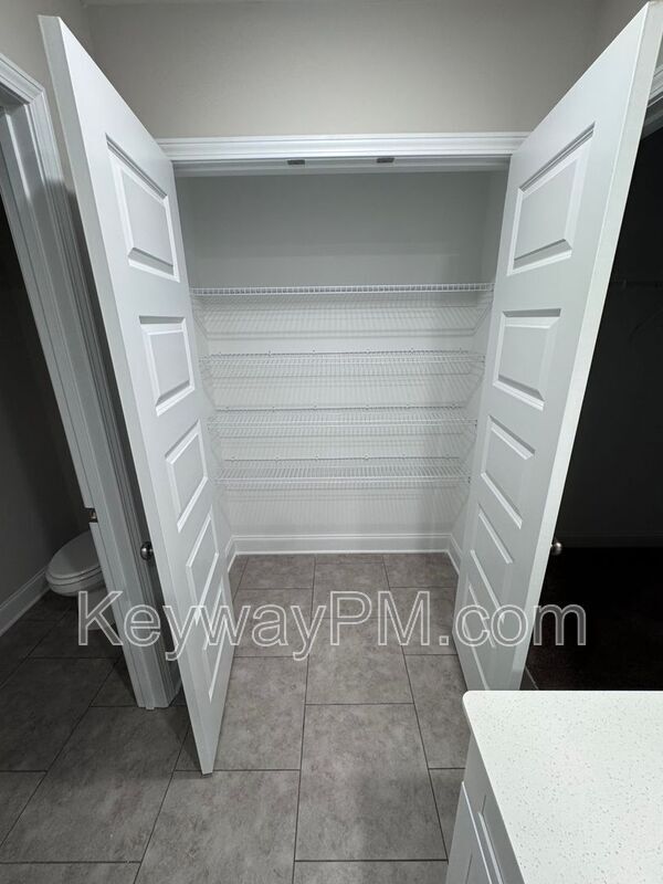 Building Photo - 3045 Venetian Dr