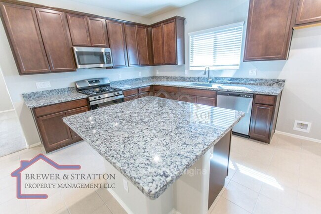 Building Photo - 495 E Rio Pl