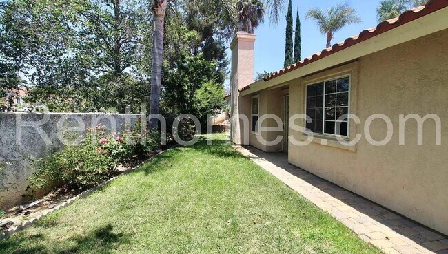 Building Photo - 1260 Corte Famosa