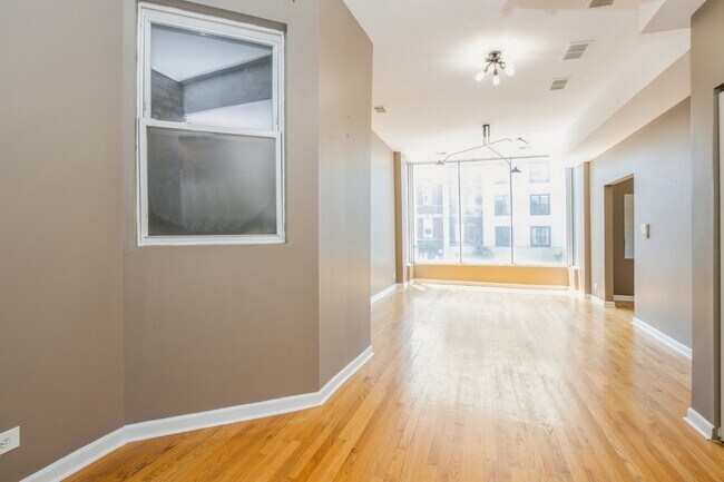 Building Photo - 2620 W North Ave