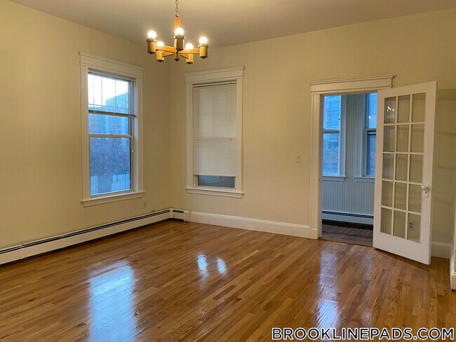 Building Photo - 38 Babcock St