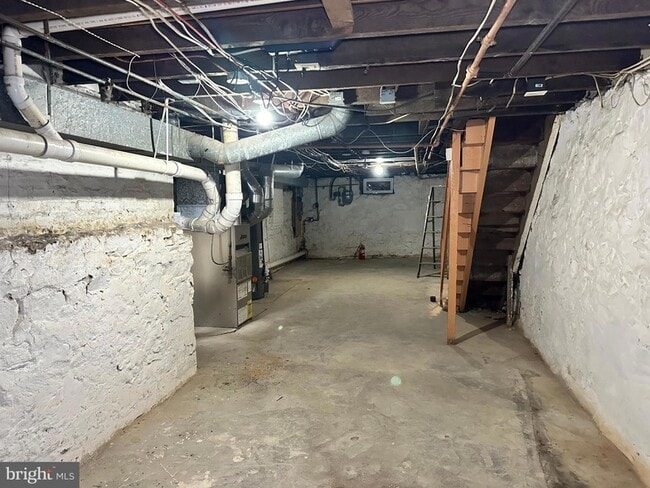 Building Photo - 7 6th Ave