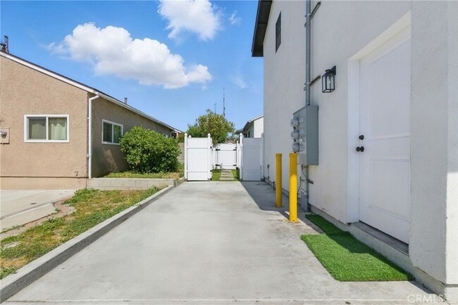 Building Photo - 17017 Crenshaw Blvd