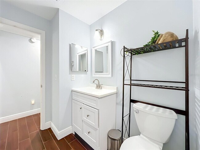 Building Photo - 3020 Hartland Ct