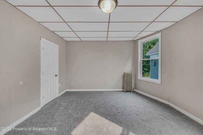 Building Photo - 817 Monroe Ave