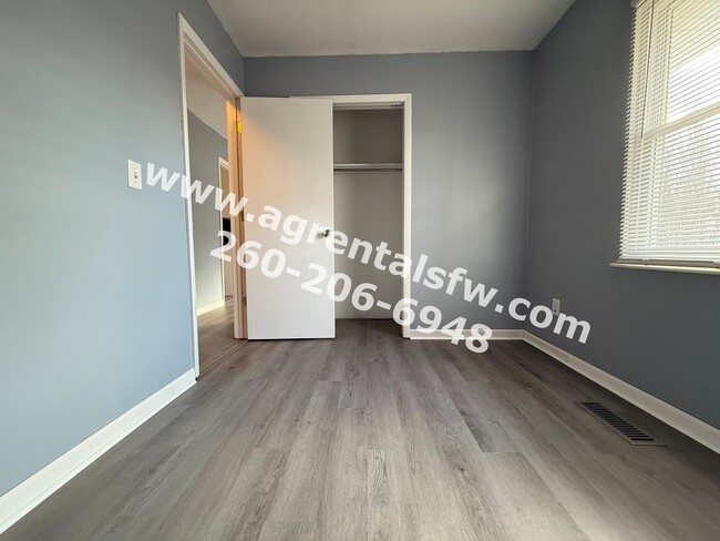 Building Photo - 3 Bedroom House- $300 off first month's rent