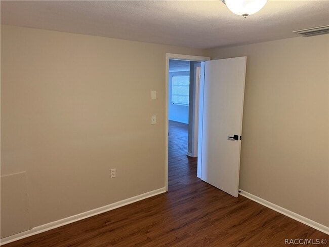 Building Photo - 7 N Jackson St