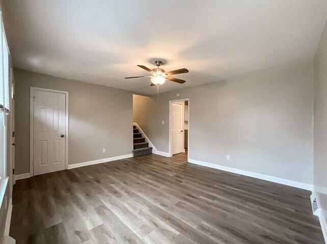 Building Photo - 3201 Spring Valley Dr