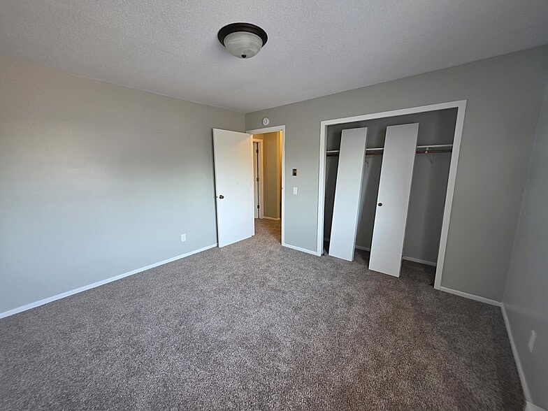 Building Photo - 333 Odanah Ave