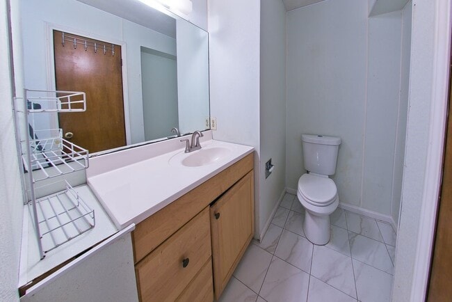 Building Photo - 8435 Sterlingshire St