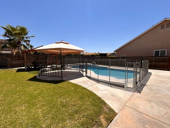 Building Photo - Gorgeous home for rent in Visalia