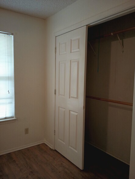 Building Photo - 1405 Chapelwood Dr