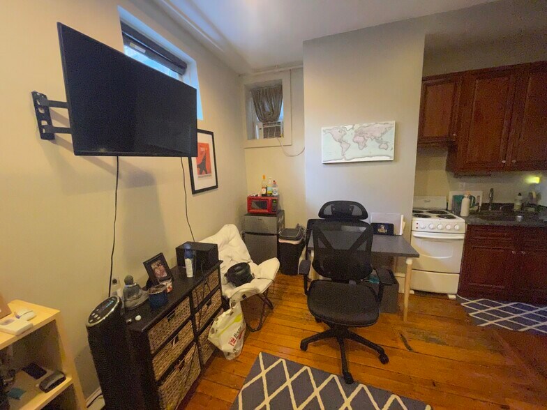 Building Photo - 437 Hanover St