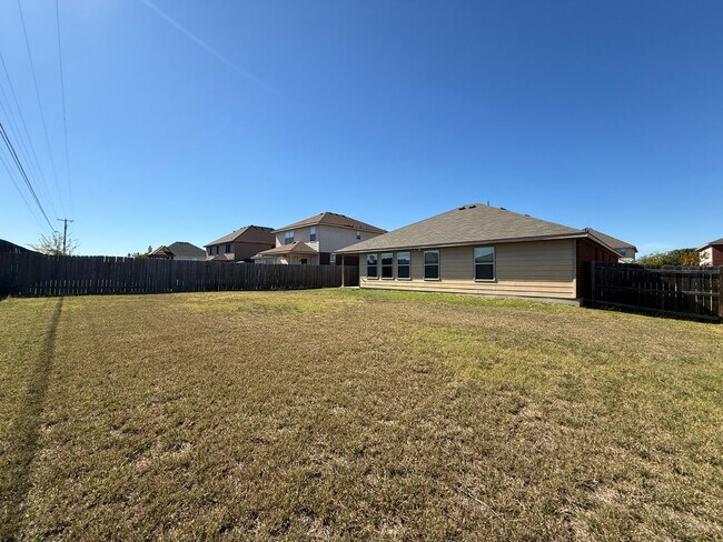 Building Photo - 2539 Red Fern Dr