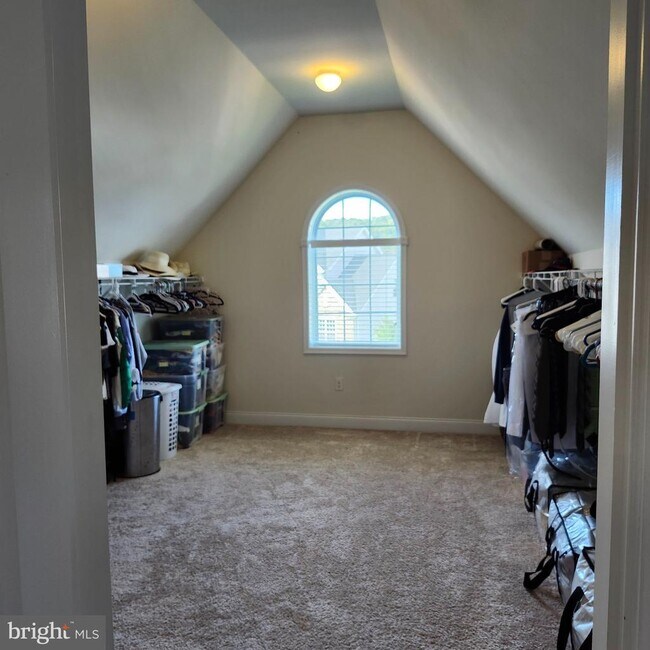 Building Photo - 6493 Fox Glove Ln