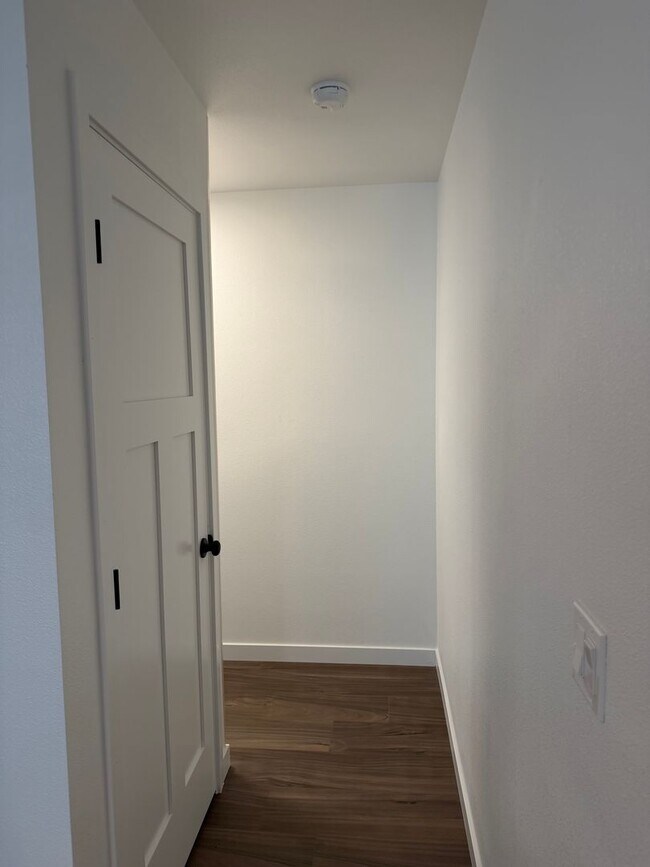 Building Photo - Brand new 3 bedroom 3 full bath townhouse in Thurston!