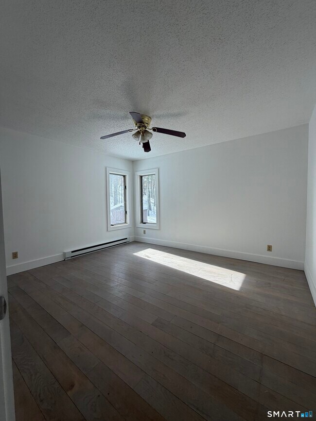 Building Photo - 410 Old Tolland Turnpike