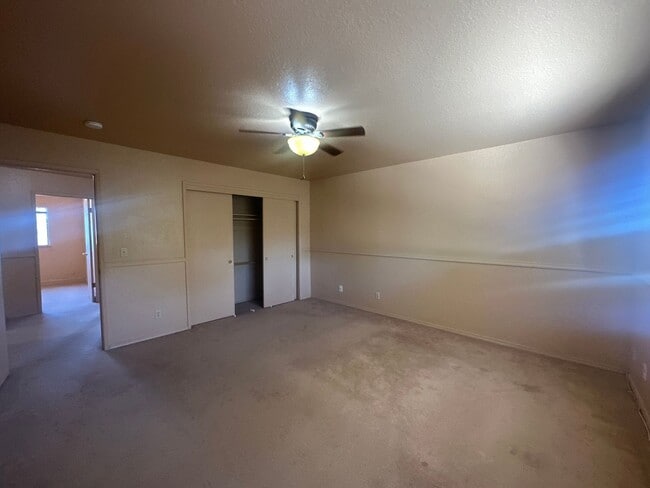 Building Photo - 560 Clover Dr