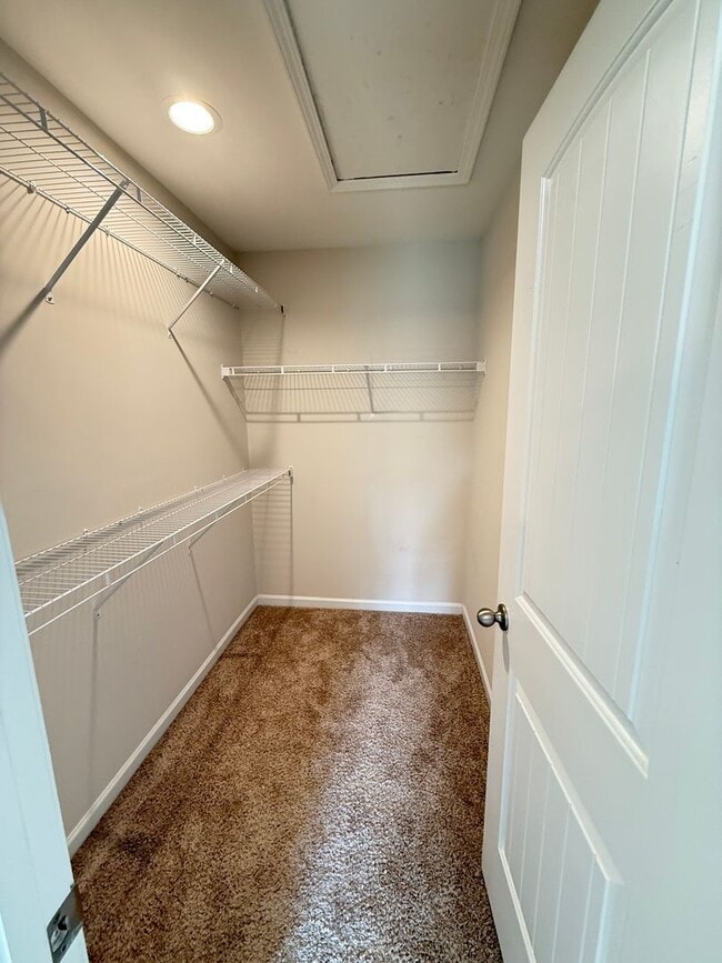 Building Photo - 960 Madrid Ct