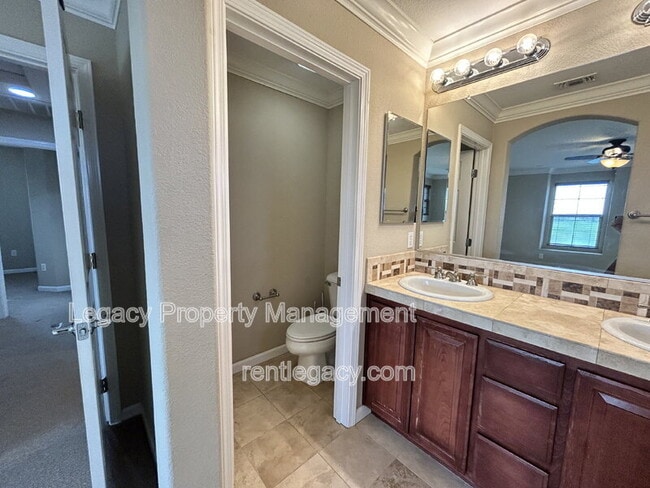 Building Photo - 5301 E Commerce Way