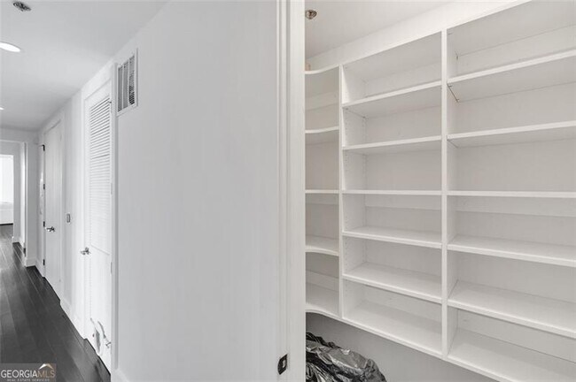 Building Photo - 2233 Peachtree Rd NE
