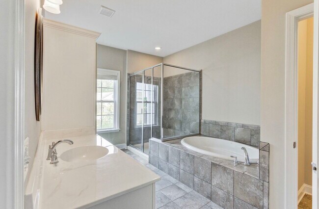 Building Photo - 2005 Kings Gate Ln