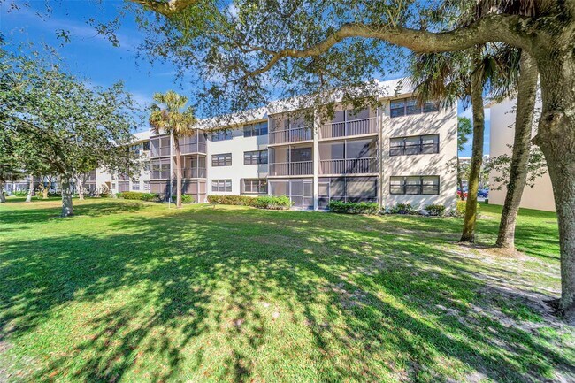 Building Photo - 2450 Deer Creek Country Club Blvd