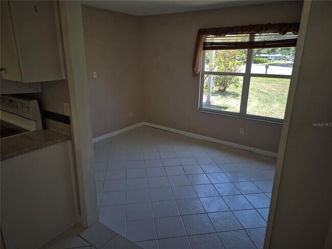 Building Photo - 9802 Riverview Dr