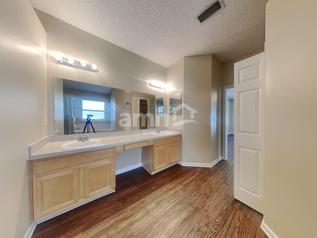 Building Photo - 23856 Flora Parke Blvd