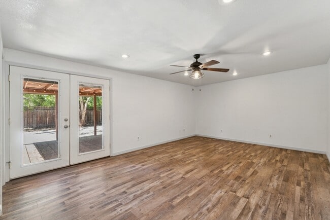 Building Photo - 5591 N Marlboro Ave
