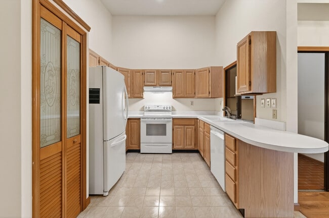 Building Photo - 6016 Pompano St