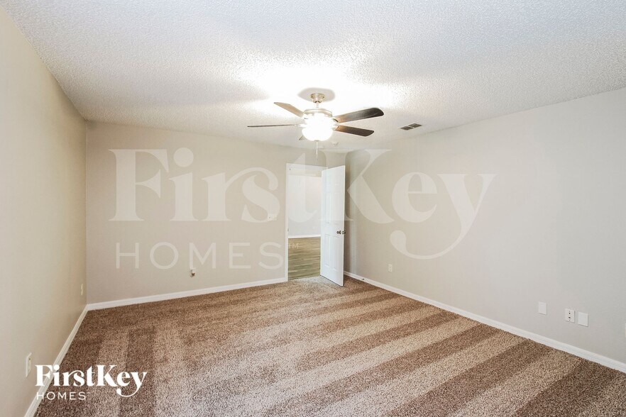 Building Photo - 15 Rymen Ln