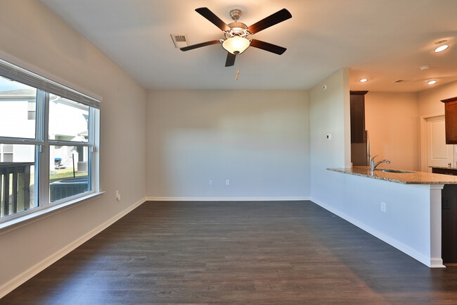 Building Photo - 6393 Rainbow Row