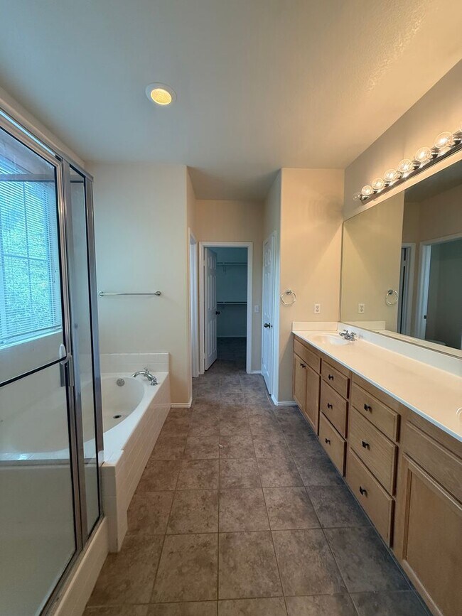 Building Photo - 1147 Azalea Way