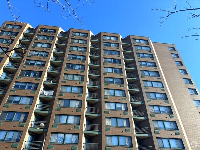 Building Photo - Elmwood Square Apartments