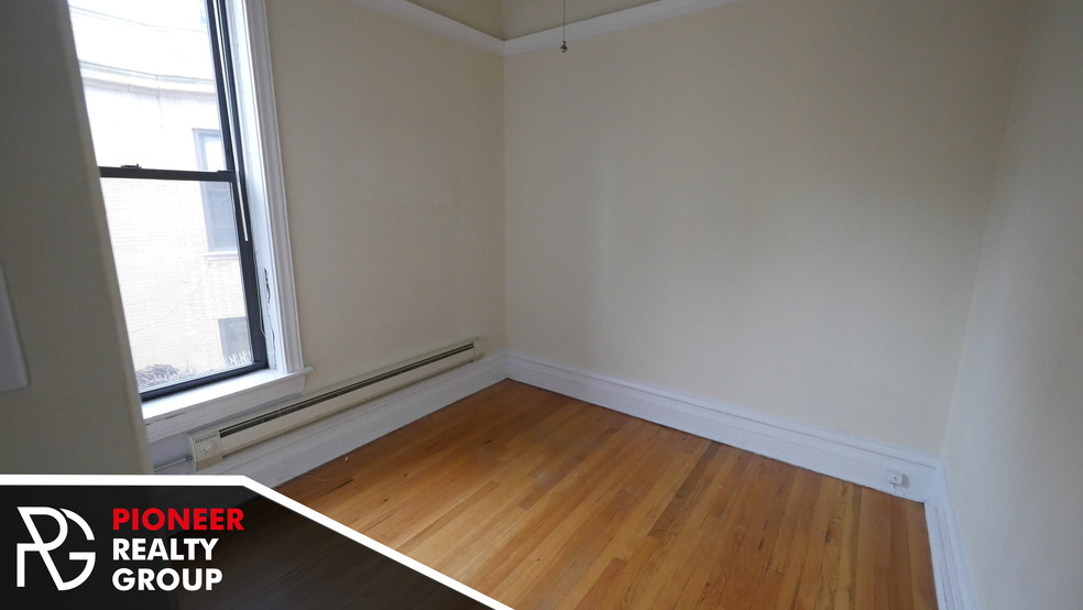 Building Photo - 1216 N Dearborn St
