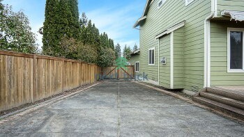 Building Photo - 4 Bed and 2.5 Bath Single-family Home is Available for Rent