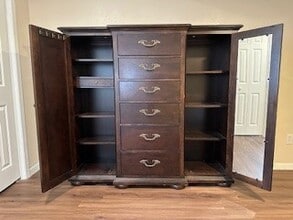 Building Photo - 913 Atchison St