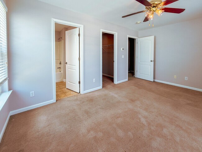Building Photo - 11 Red Robin Ct