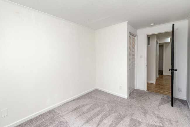 Building Photo - 5914 N 32nd St