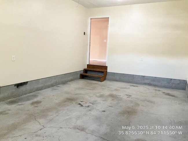 Building Photo - ** ~~ Beautiful 3 bedroom 2 bath house in ...